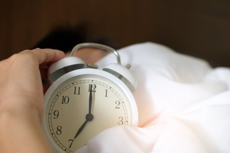 5 Best Bedside Alarm Clocks for Seniors with Hearing Difficulties That Honor Independence