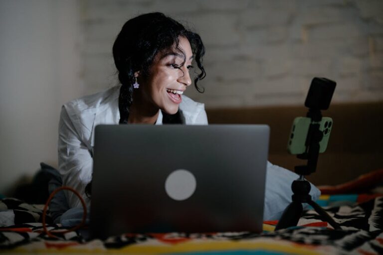 7 Ways of Exploring Video Calls for Senior Engagement That Nurture Connection