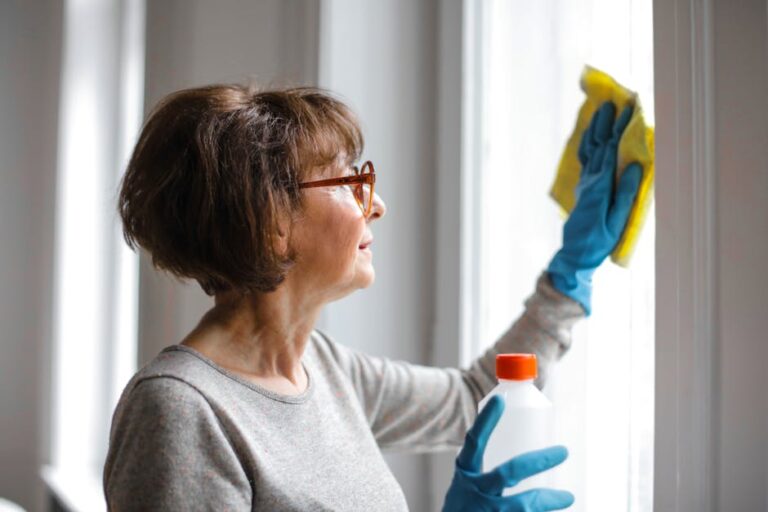 5 Best Cleaning Checklists For Helping Seniors Declutter With Dignity