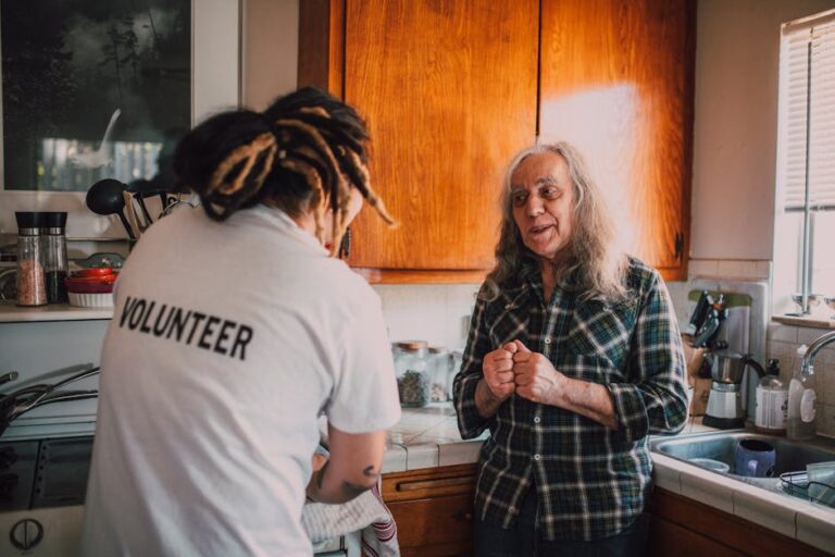 10 Benefits of Using Volunteers in Senior Care That Transform Lives