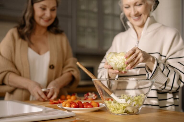 7 Ways of Engaging Seniors in Meal Choices That Honor Their Independence