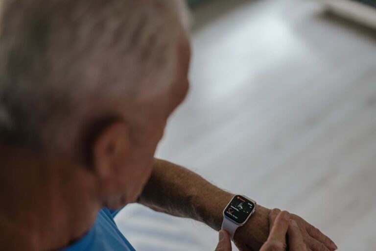 5 Best Wearable Fitness Trackers for Seniors That Promote Independence