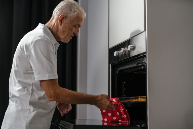 10 Ways to Engage Seniors in Cooking Without Supervision That Honor Independence