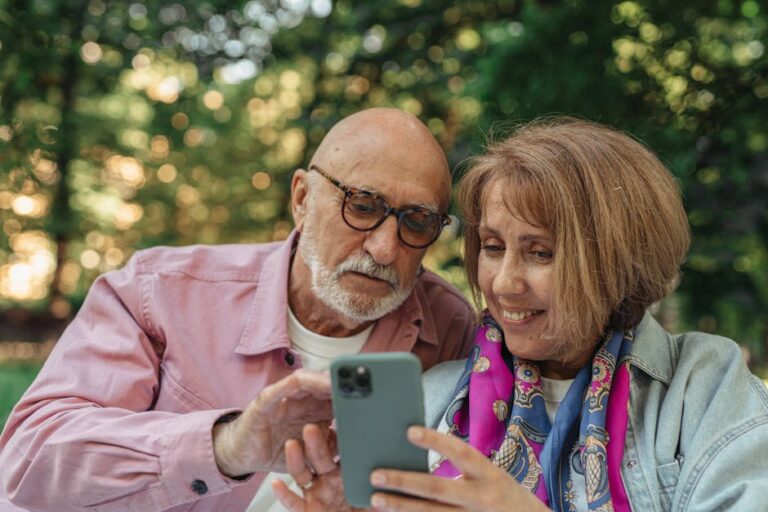 5 Best Senior-Friendly Smartphones for Communication That Nurture Connection